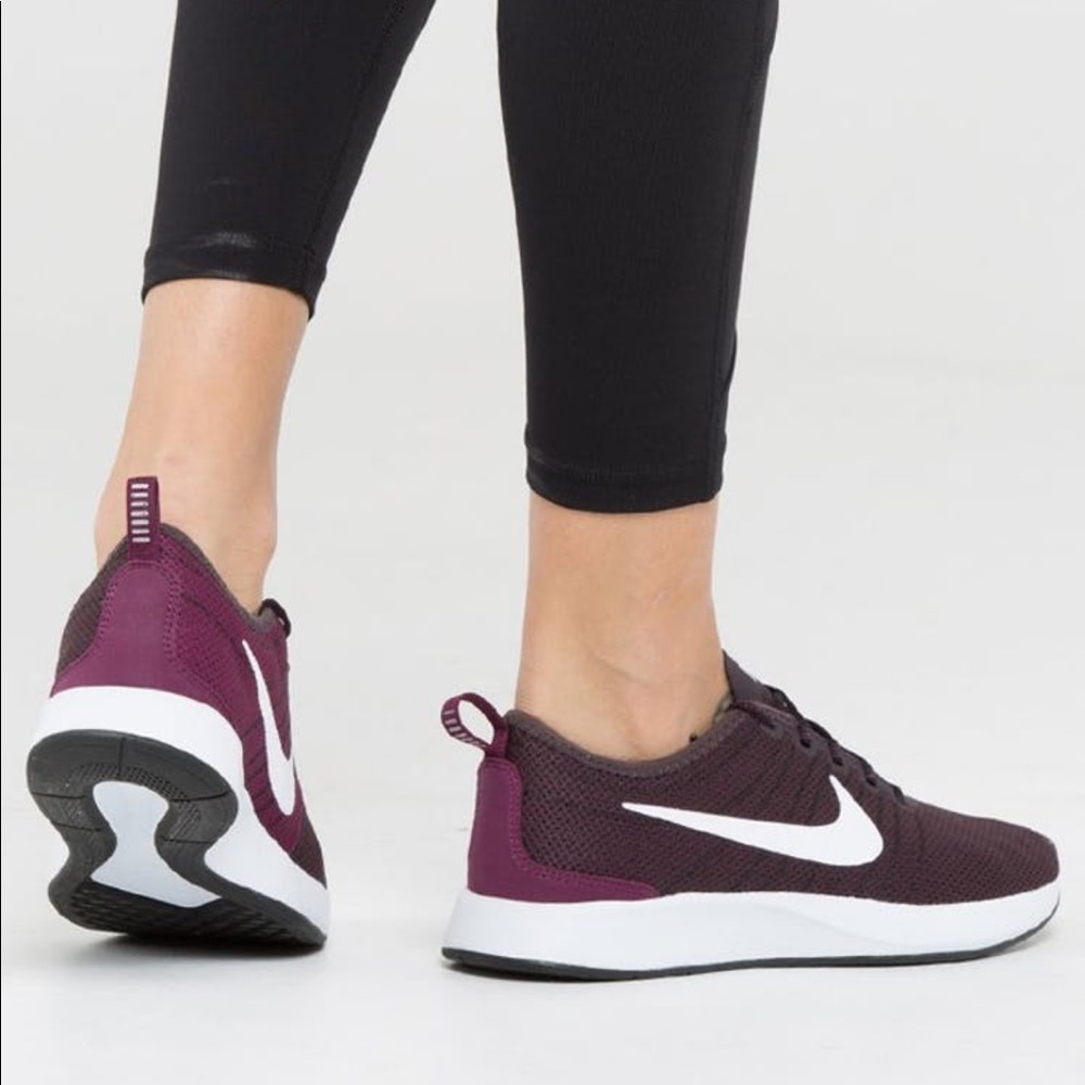 Nike dualtone racer, burgundy, 8.5 women’s